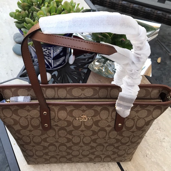 **LAST ONE **COACH TOTE SIGNATURE❤️🌹❤️🌹 - Picture 3 of 8